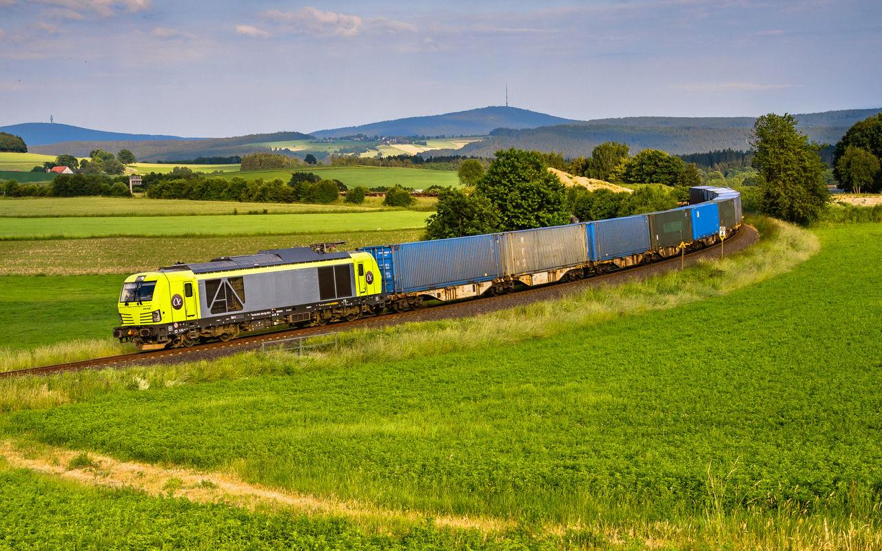 Alpha Trains and Siemens Mobility sign service contract for Vectron locomotives 